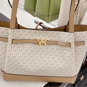 Michael Kors Reed Belted Large Tote in Black Pebbled Leather